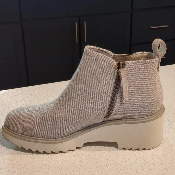 Tom's Maude Twill Shimmer Wedge Boots - Picture 3 of 4
